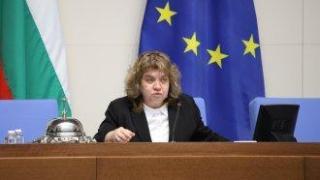 Киселова предлага депутатите на Доган да загубят името на групата си по искане на Пеевски